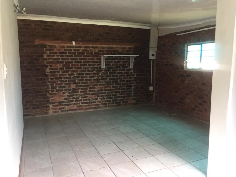 To Let 2 Bedroom Property for Rent in Vyfhoek A H North West